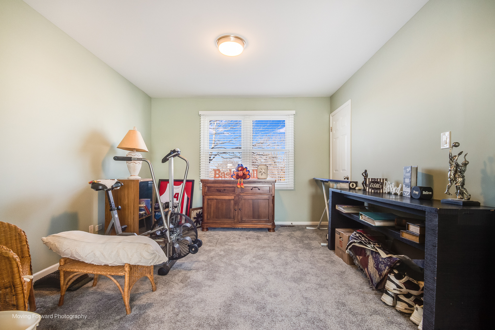 133 Rivershire Lane Lincolnshire, IL 60069 - Photo 15 of 26 a view of a room with gym equipment
