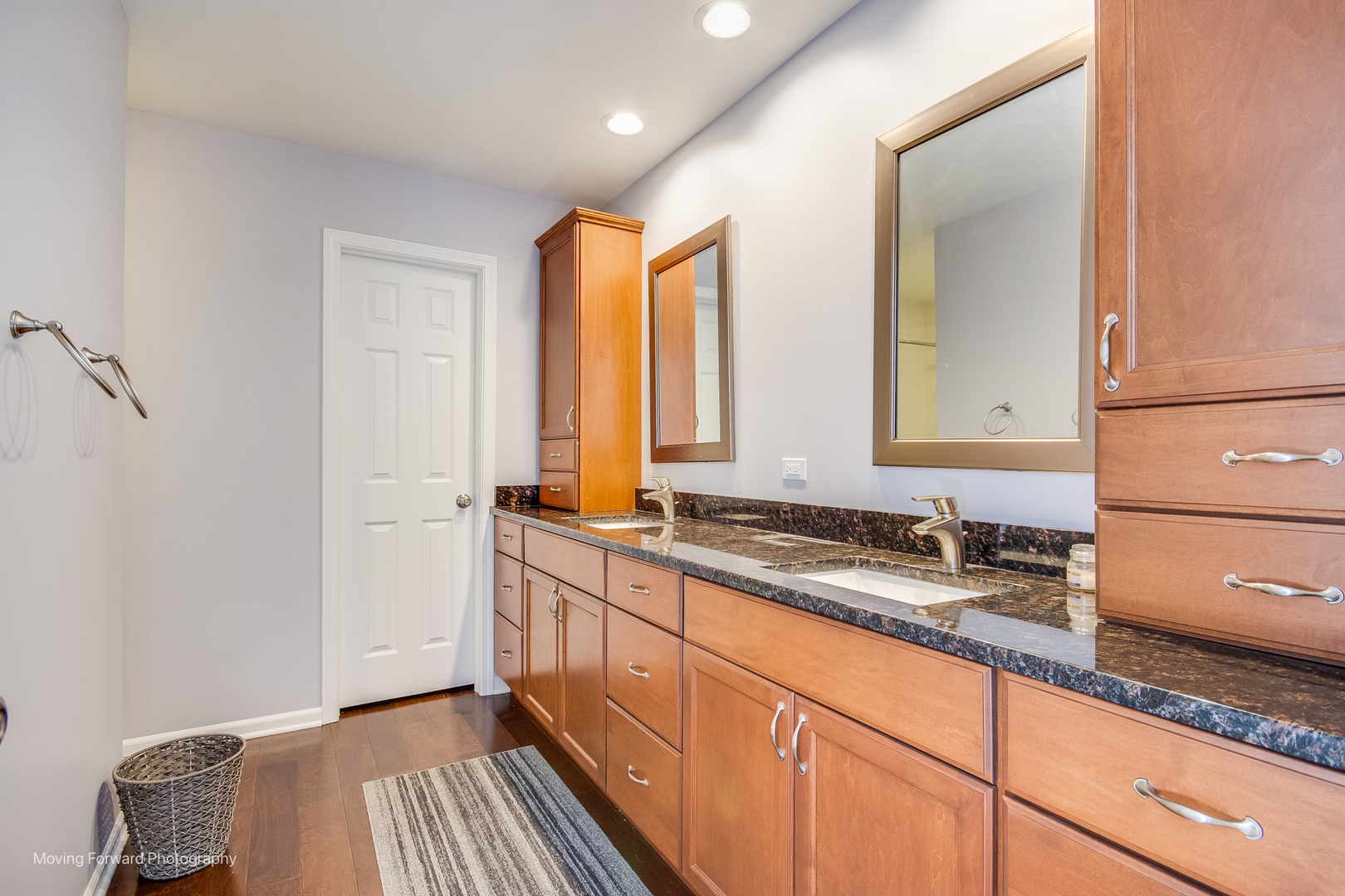 133 Rivershire Lane Lincolnshire, IL 60069 - Photo 16 of 26 a bathroom with a sink and a mirror