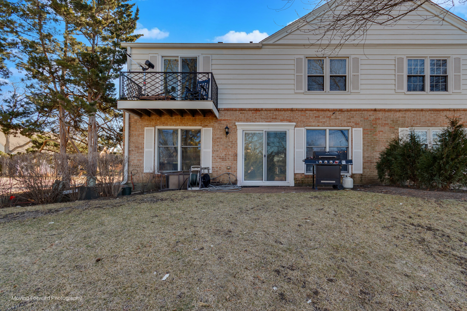 133 Rivershire Lane Lincolnshire, IL 60069 - Photo 22 of 26 a front view of a house with a yard and garage