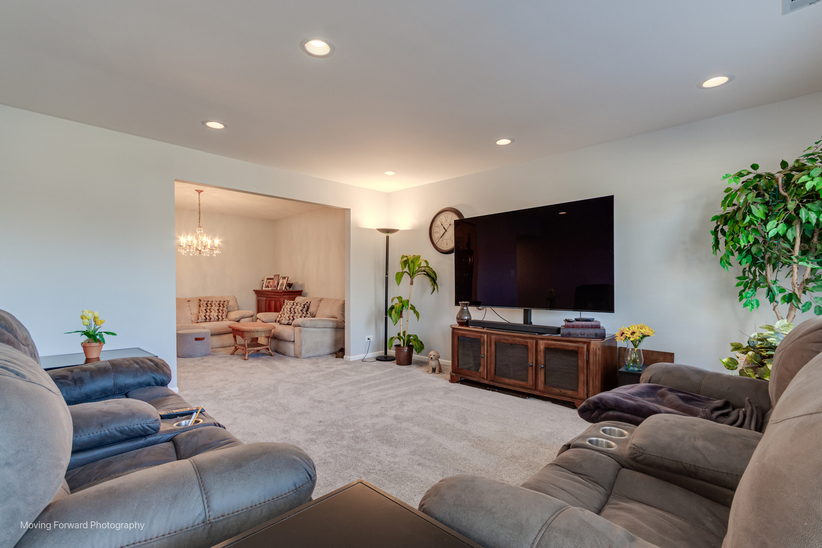 133 Rivershire Lane Lincolnshire, IL 60069 - Photo 5 of 26 a living room with furniture and a flat screen tv