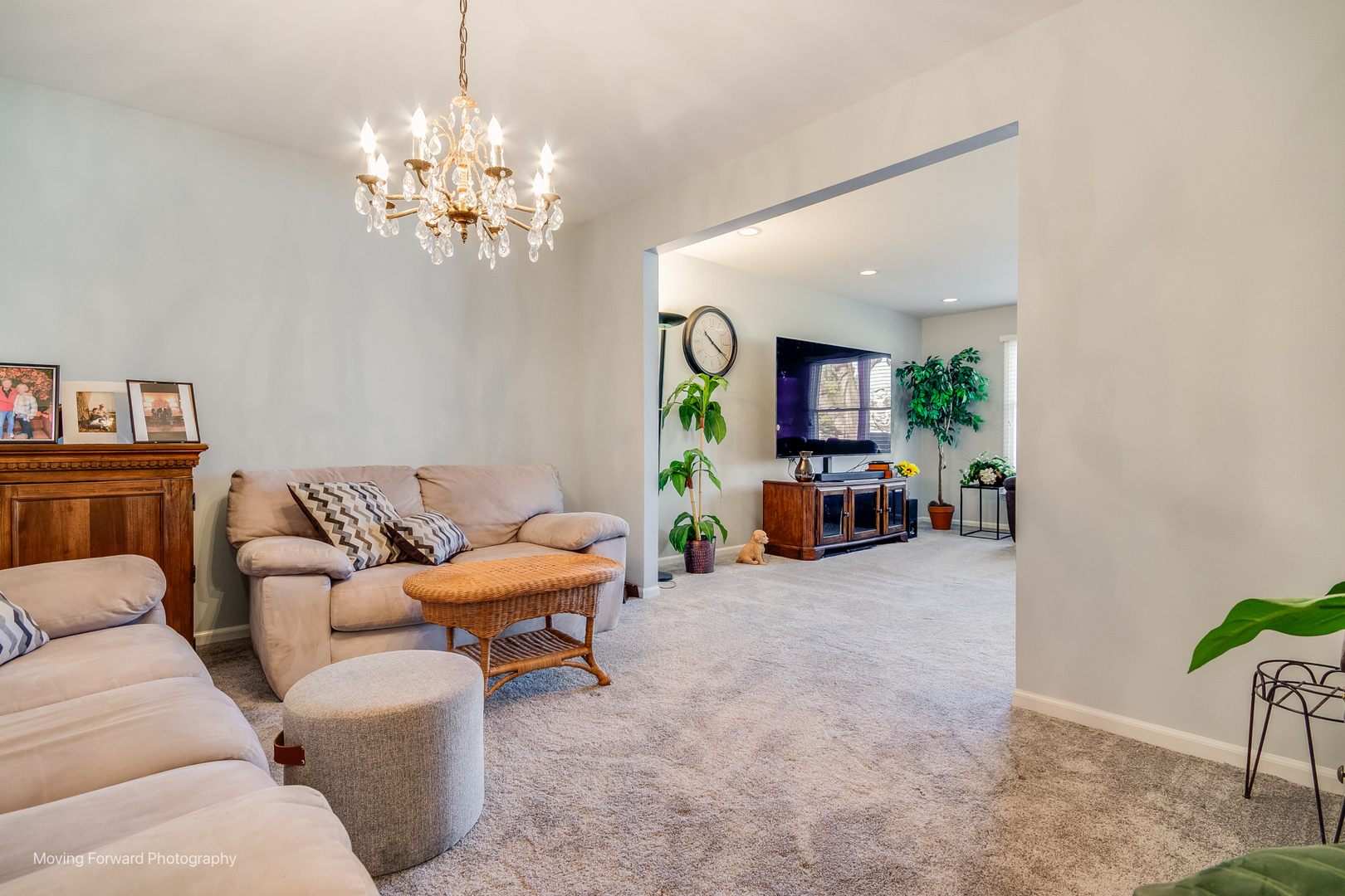 133 Rivershire Lane Lincolnshire, IL 60069 - Photo 6 of 26 a living room with furniture and a chandelier