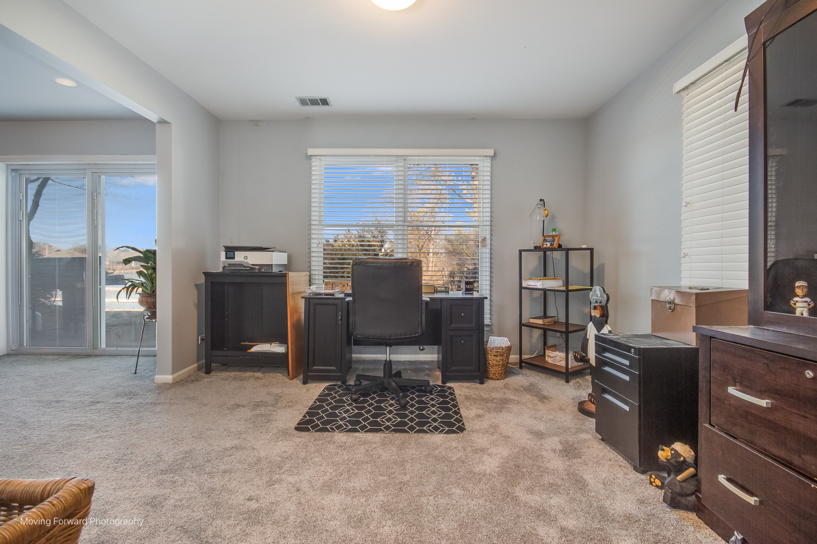 133 Rivershire Lane Lincolnshire, IL 60069 - Photo 9 of 26 a view of kitchen with windows