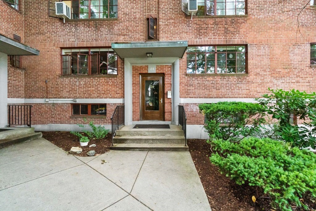 114 Evans Road, Unit 6 Boston, MA 02445 - Photo 12 of 14