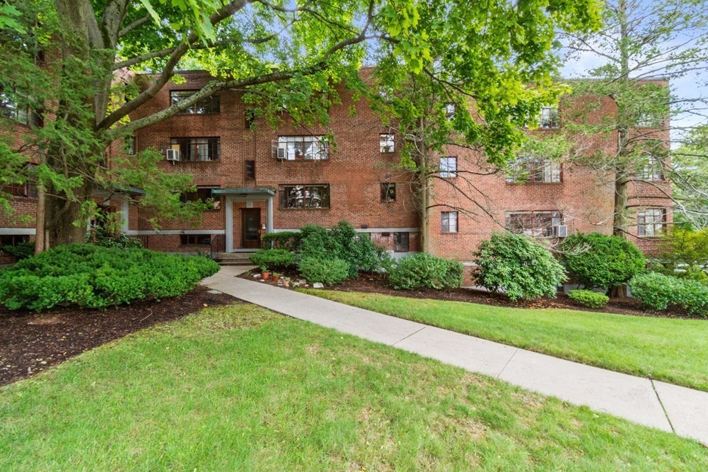114 Evans Road, Unit 6 Boston, MA 02445 - Photo 6 of 14