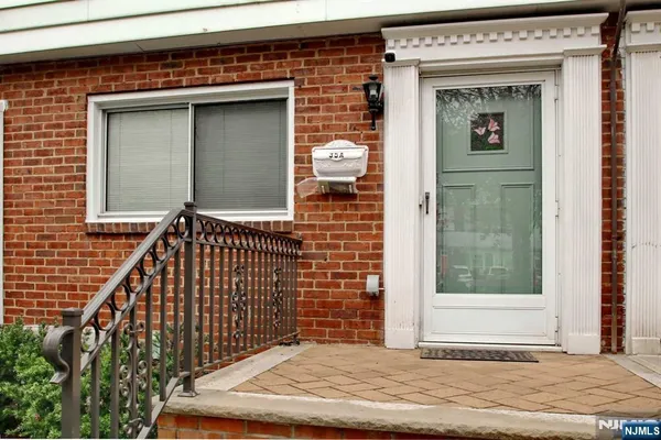 $3,500 | 35 A Edgewater Place, Edgewater, NJ 07020