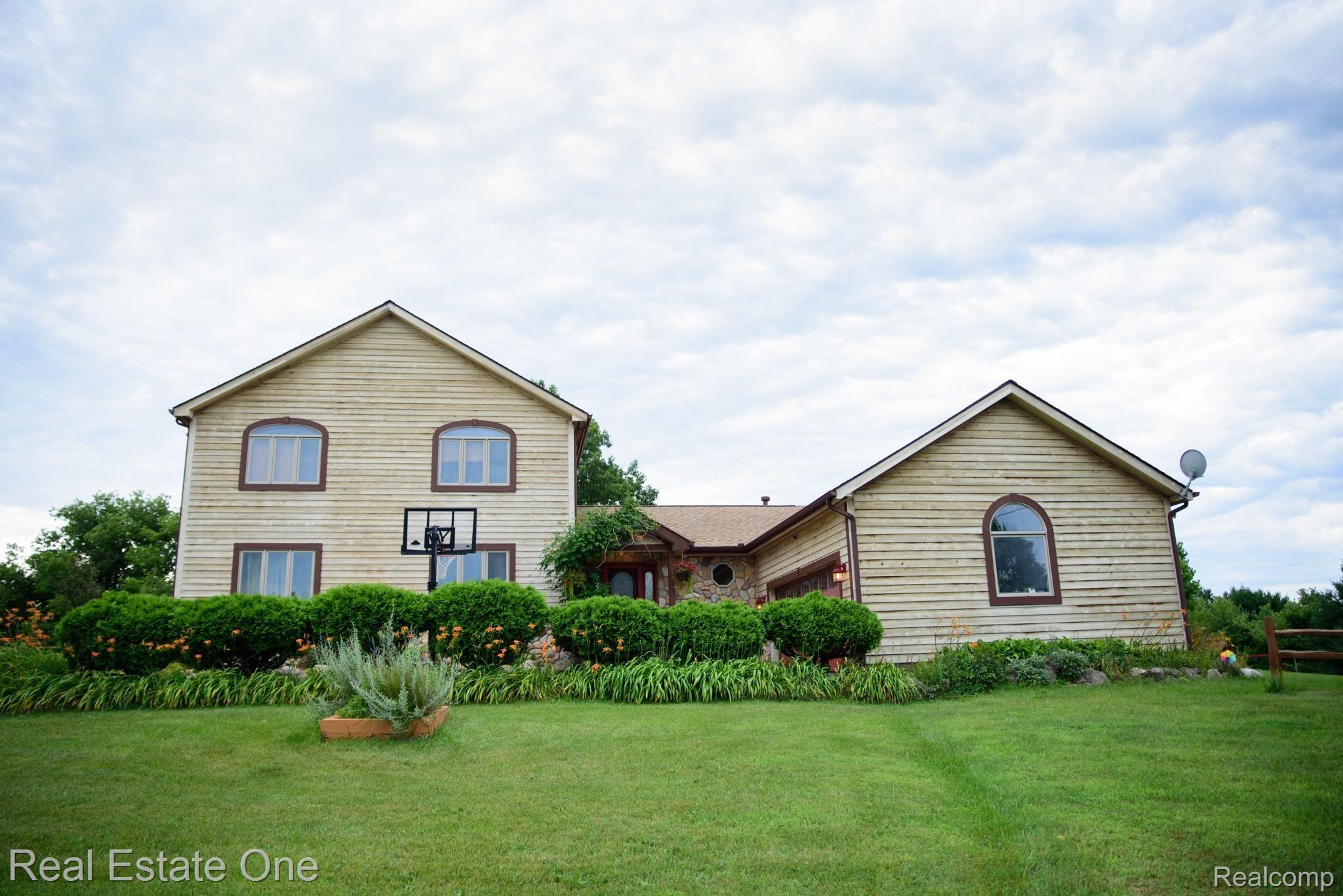 9742 Clyde Road Fenton, MI 48430 - Photo 1 of 54 DSP_3657.jpg