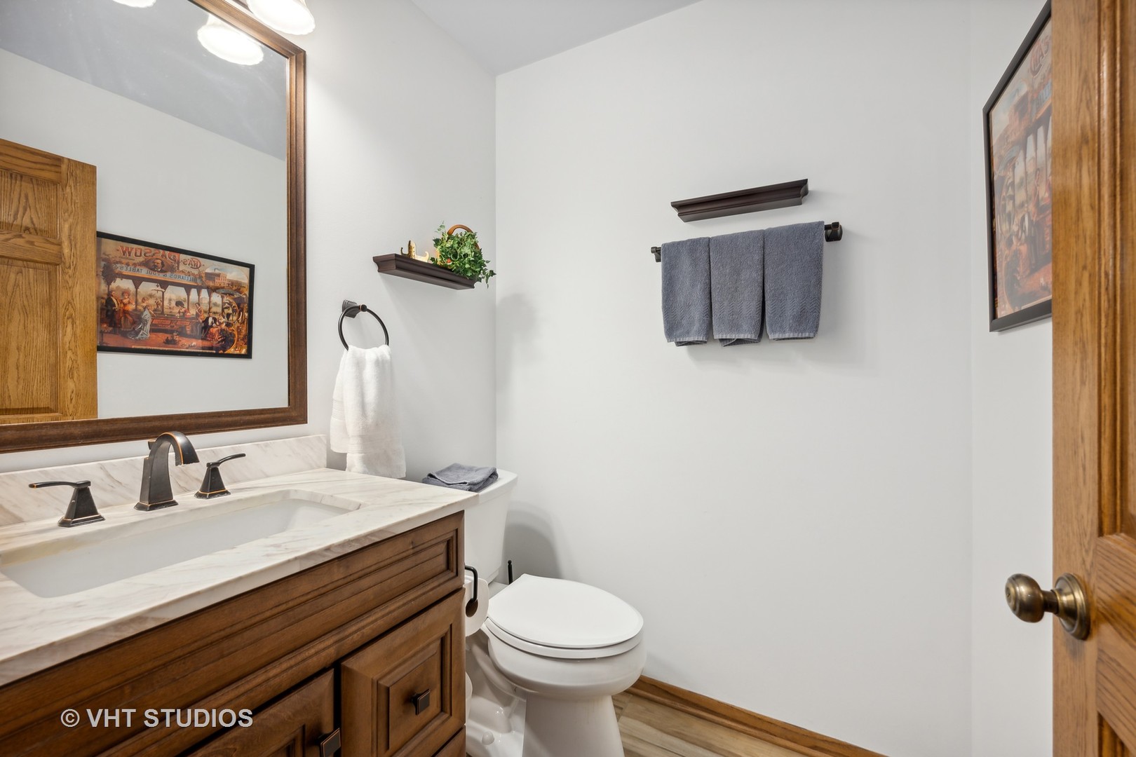 1402 Cherry Drive Batavia, IL 60510 - Photo 9 of 22 a bathroom with a toilet sink and mirror