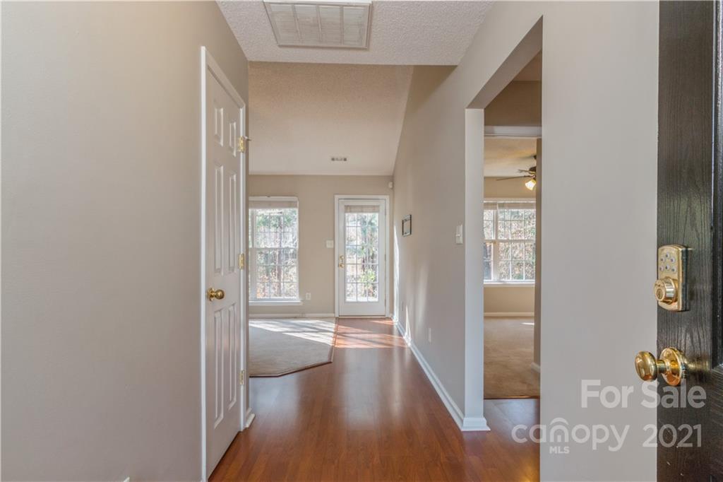 10553 Gold Pan Road Charlotte, NC 28215 - Photo 3 of 36 Gallery Image 3