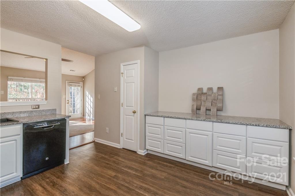 10553 Gold Pan Road Charlotte, NC 28215 - Photo 10 of 36 Gallery Image 10
