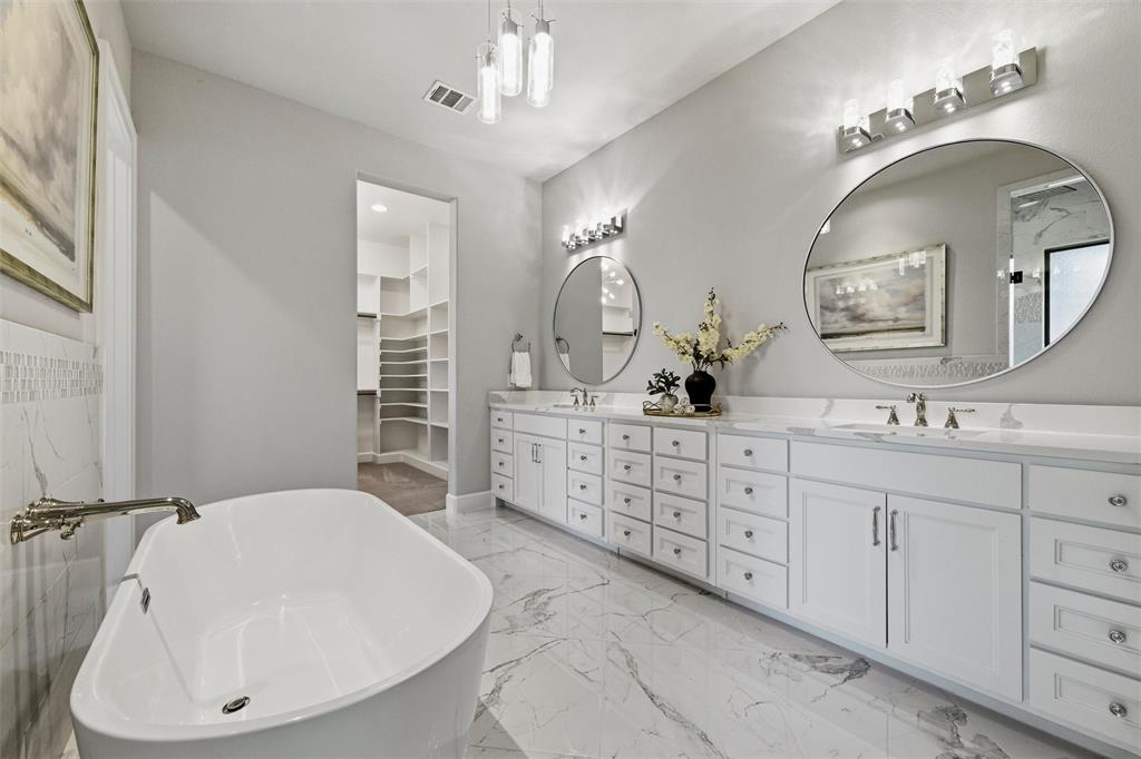 1019 Country Way Rowlett, TX 75089 - Photo 16 of 40 Primary Bathroom