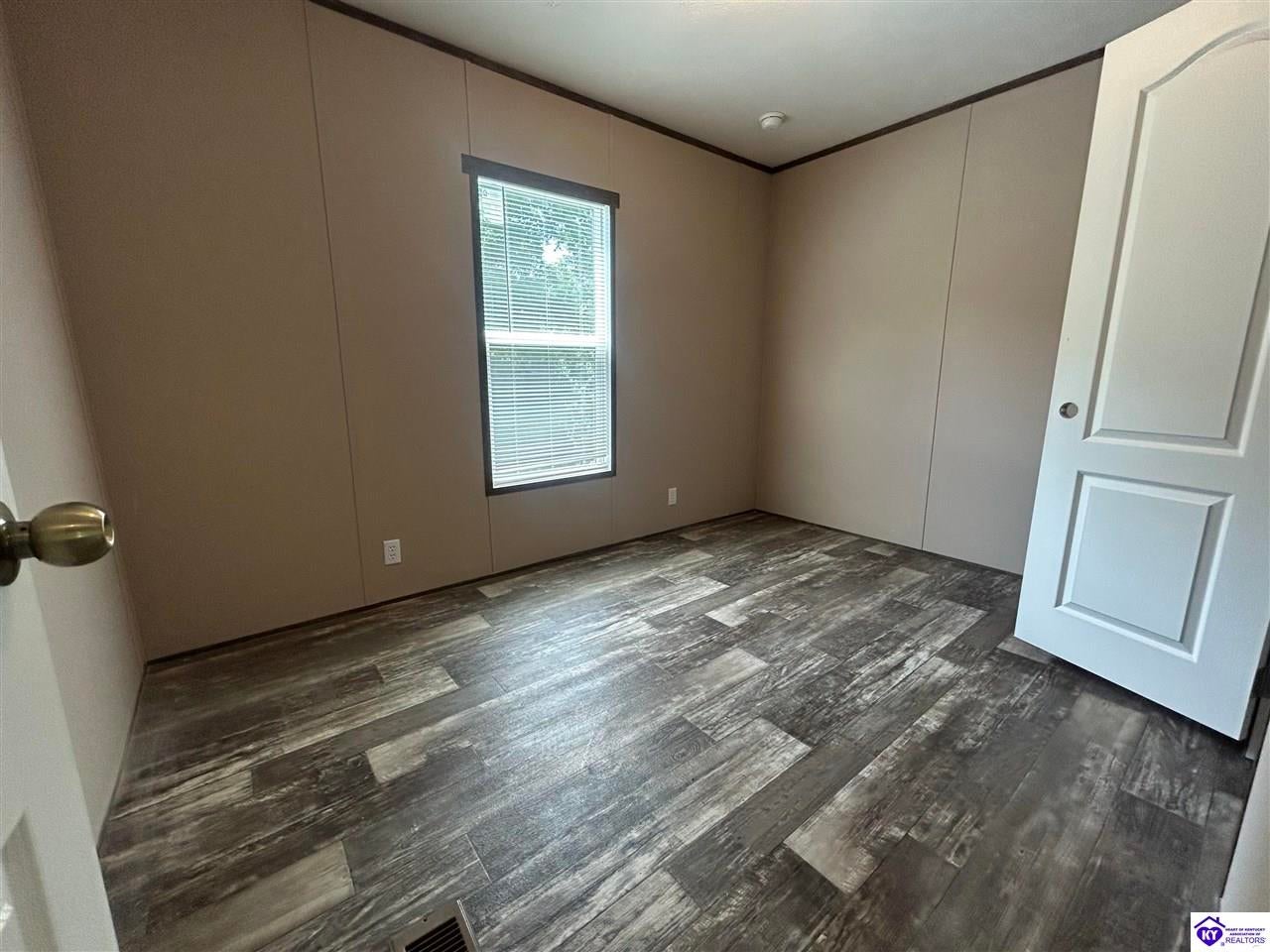 875 Lock 5 Road Roundhill, KY 42275 - Photo 10 of 16 Gallery Image 10
