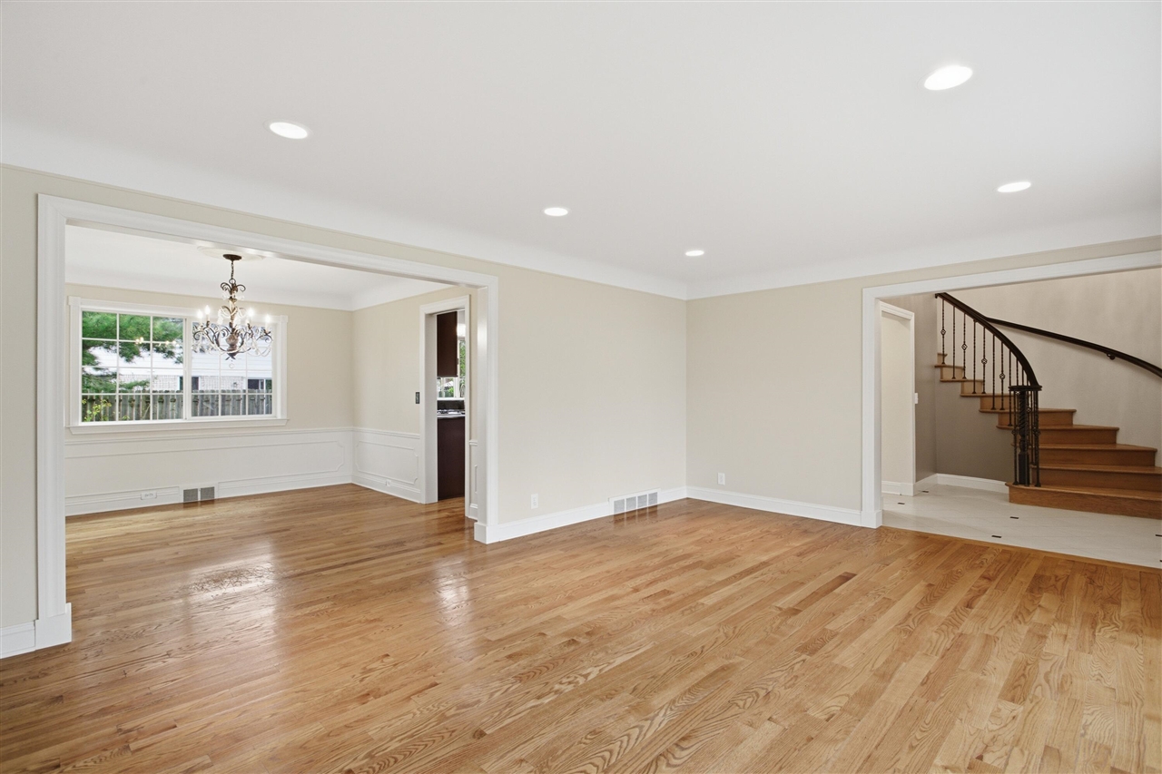 653 Perrien Place Grosse Pointe, MI 48236 - Photo 14 of 54