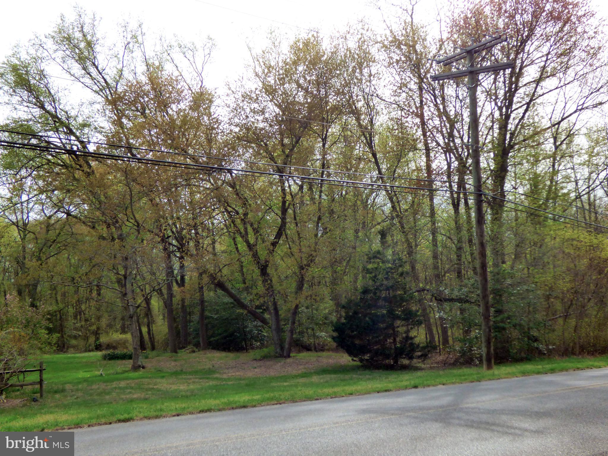 210 Penns Grove Auburn Road Penns Grove, NJ 08069 - Photo 6 of 17 a view of a yard