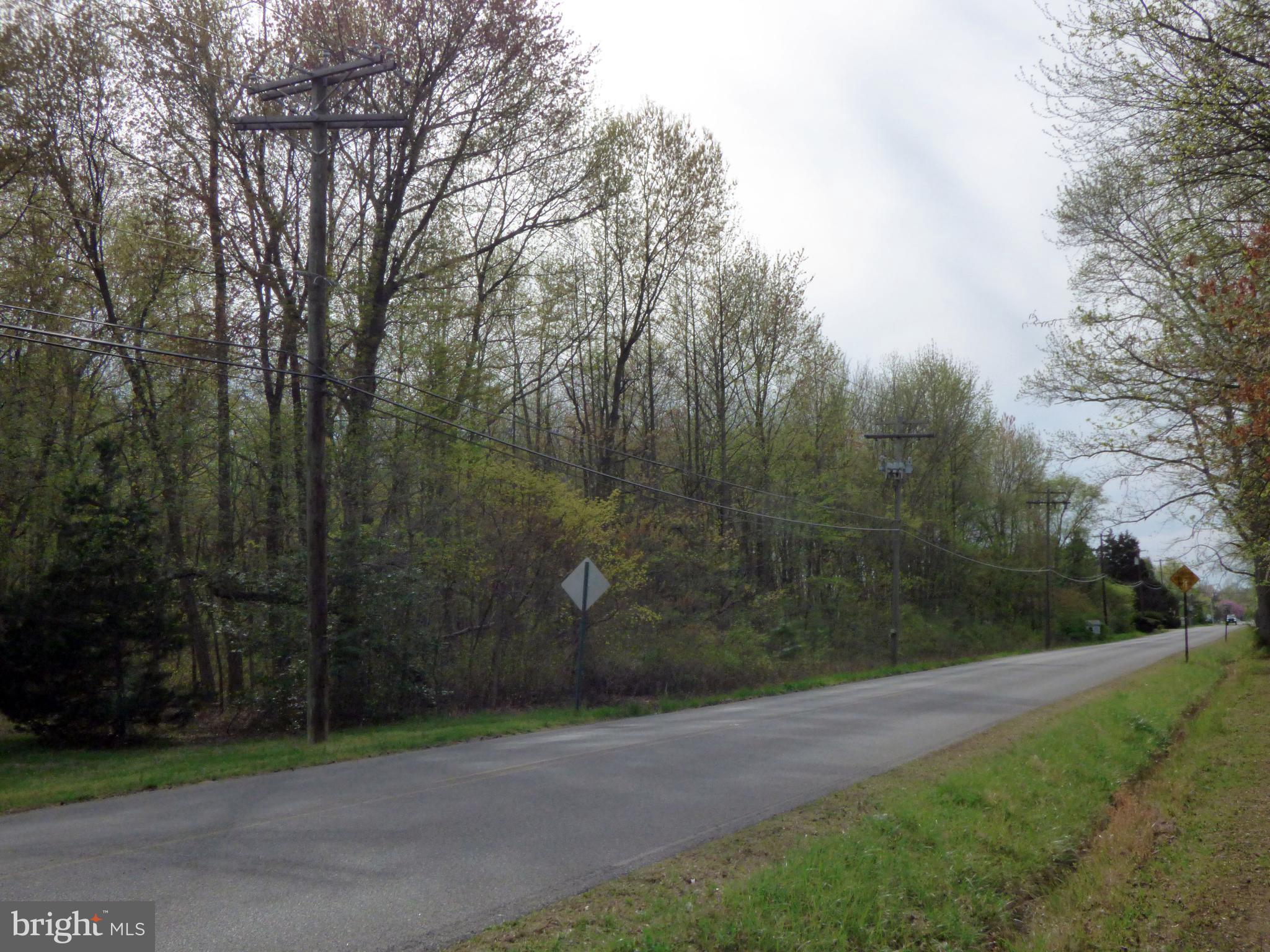 210 Penns Grove Auburn Road Penns Grove, NJ 08069 - Photo 9 of 17 a view of a road with a trees