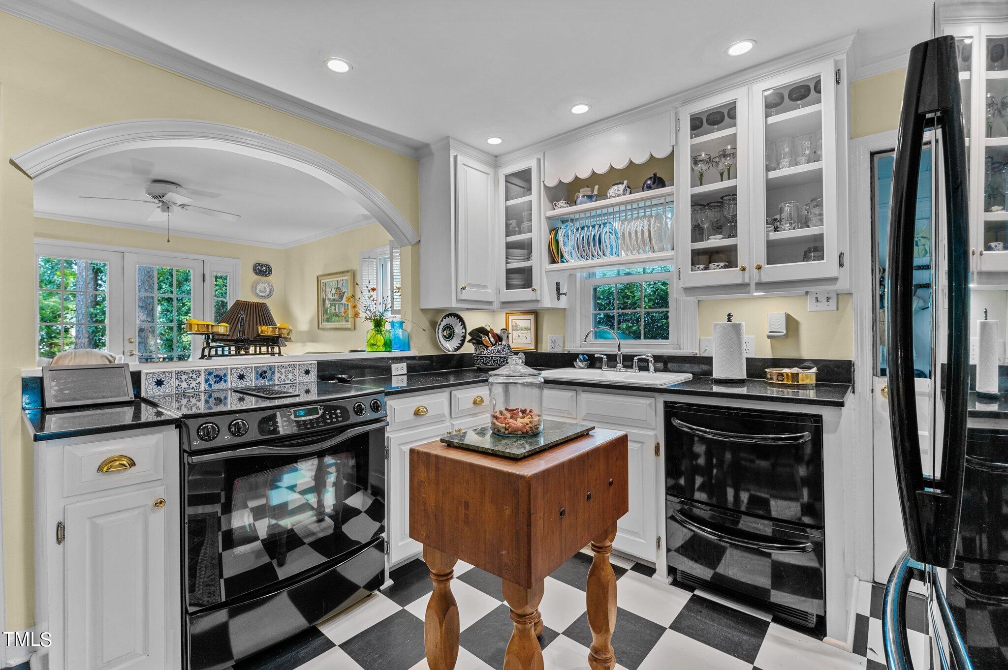 301 Hudson Street Raleigh, NC 27608 - Photo 12 of 36 37-web-or-mls-DSC_1626