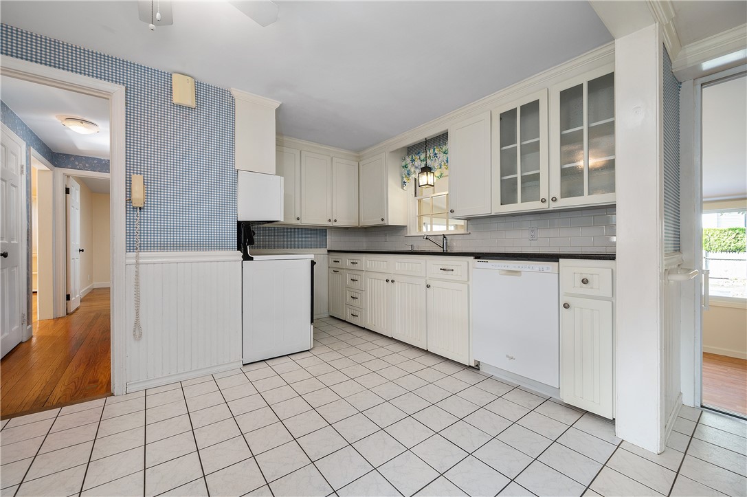 85 Puritan Drive Warwick, RI 02888 - Photo 11 of 42