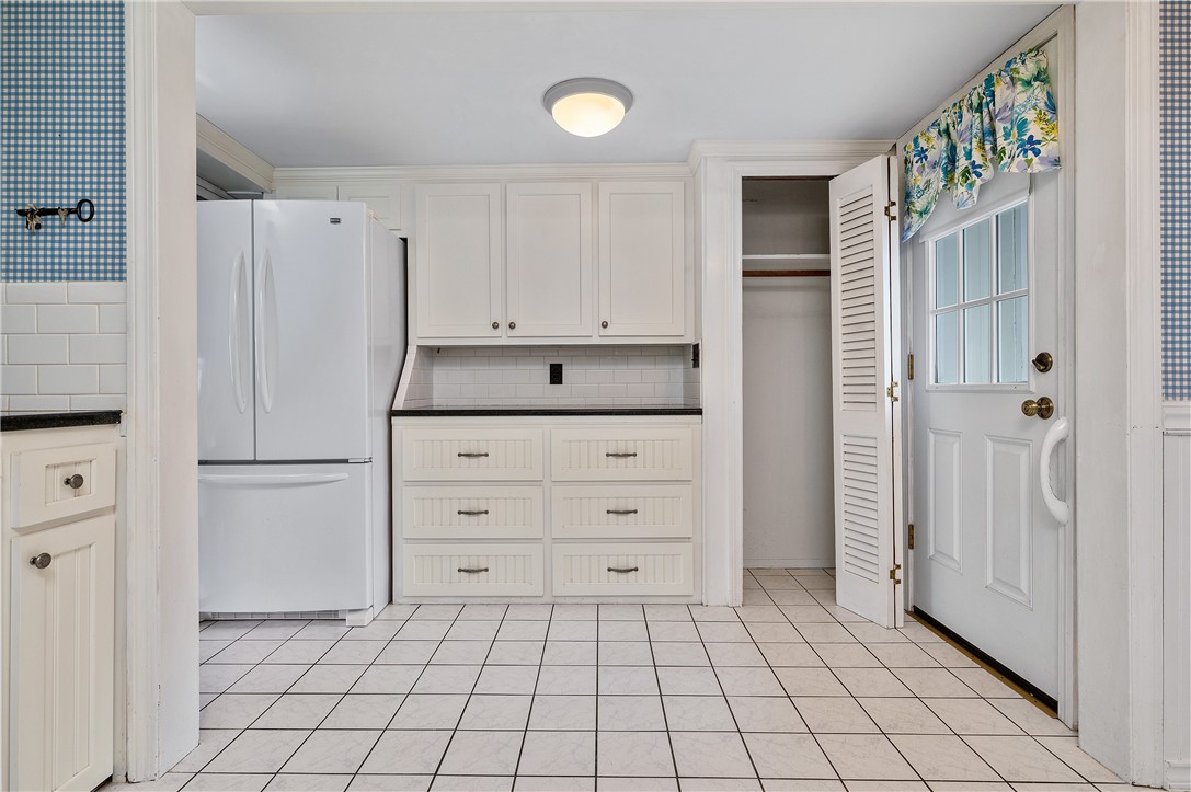 85 Puritan Drive Warwick, RI 02888 - Photo 12 of 42