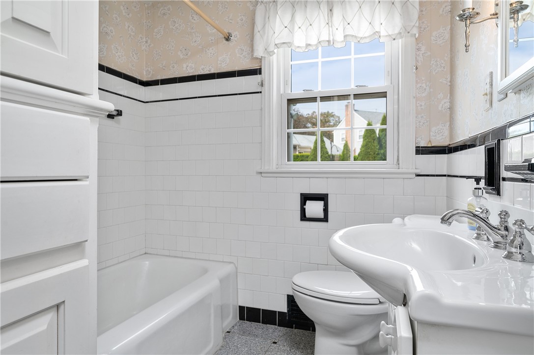 85 Puritan Drive Warwick, RI 02888 - Photo 20 of 42