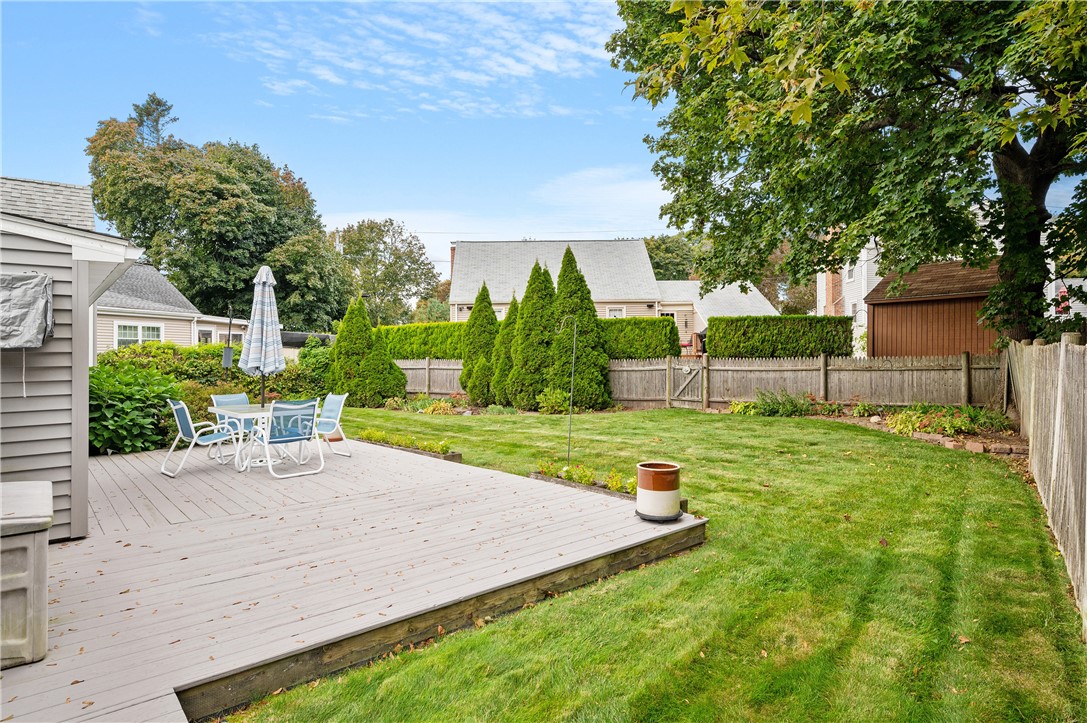 85 Puritan Drive Warwick, RI 02888 - Photo 9 of 42