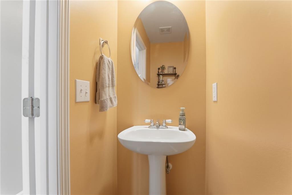 23 Crestview Terrace Dallas, GA 30157 - Photo 18 of 36 a bathroom with a sink and a mirror