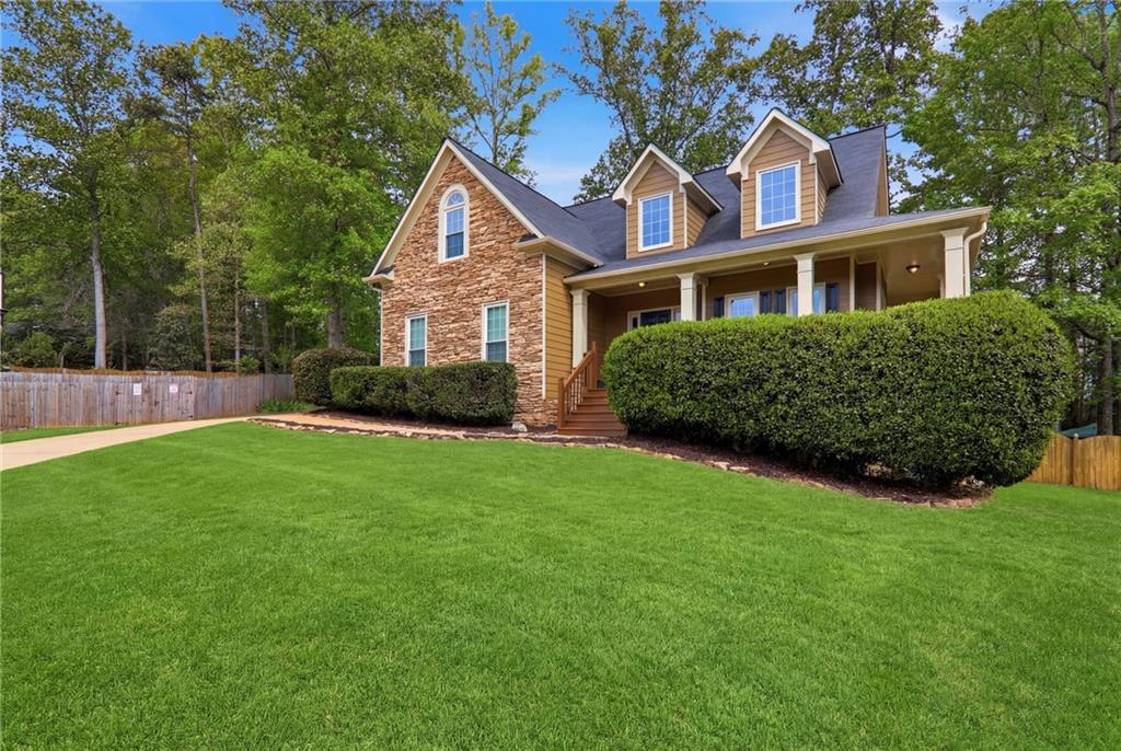 23 Crestview Terrace Dallas, GA 30157 - Photo 2 of 36 a front view of a house with a garden