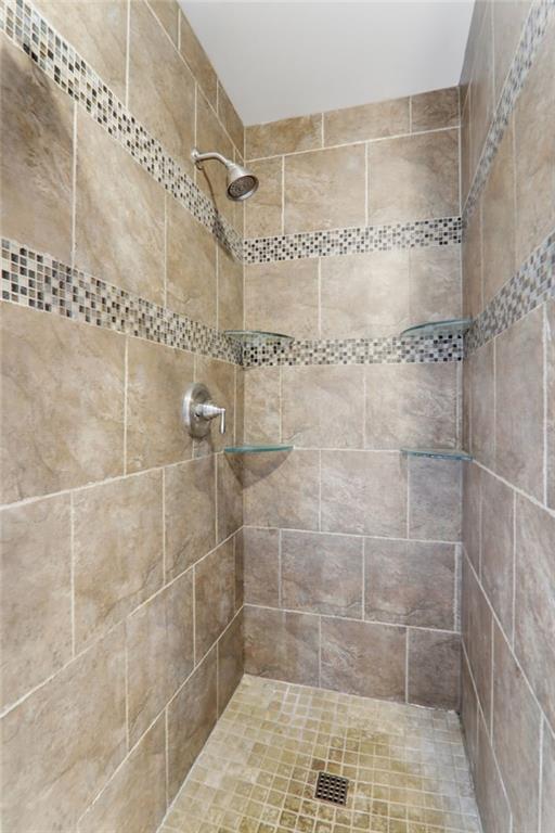 23 Crestview Terrace Dallas, GA 30157 - Photo 23 of 36 a bathroom with a shower