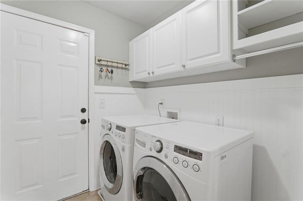 23 Crestview Terrace Dallas, GA 30157 - Photo 30 of 36 a utility room with dryer and washer