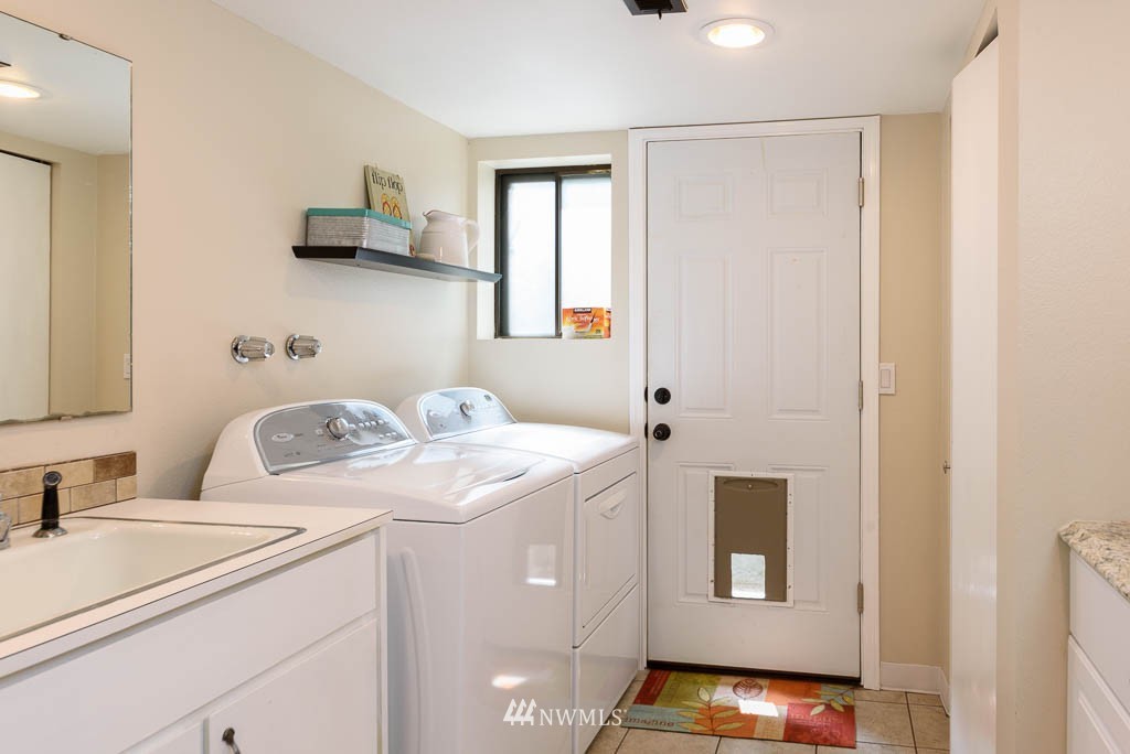 8951 Northeast 192nd Place Bothell, WA 98011 - Photo 14 of 23 Gallery Image 14