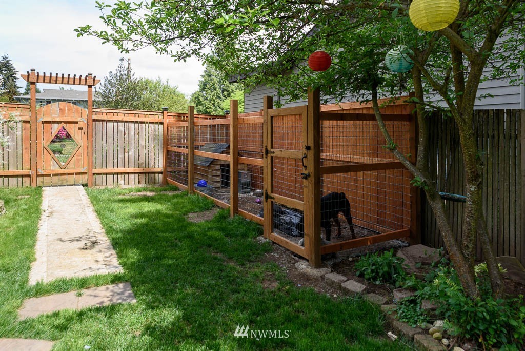 8951 Northeast 192nd Place Bothell, WA 98011 - Photo 22 of 23 Gallery Image 22