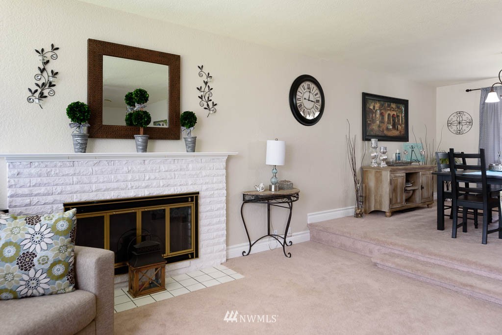 8951 Northeast 192nd Place Bothell, WA 98011 - Photo 4 of 23 Gallery Image 4