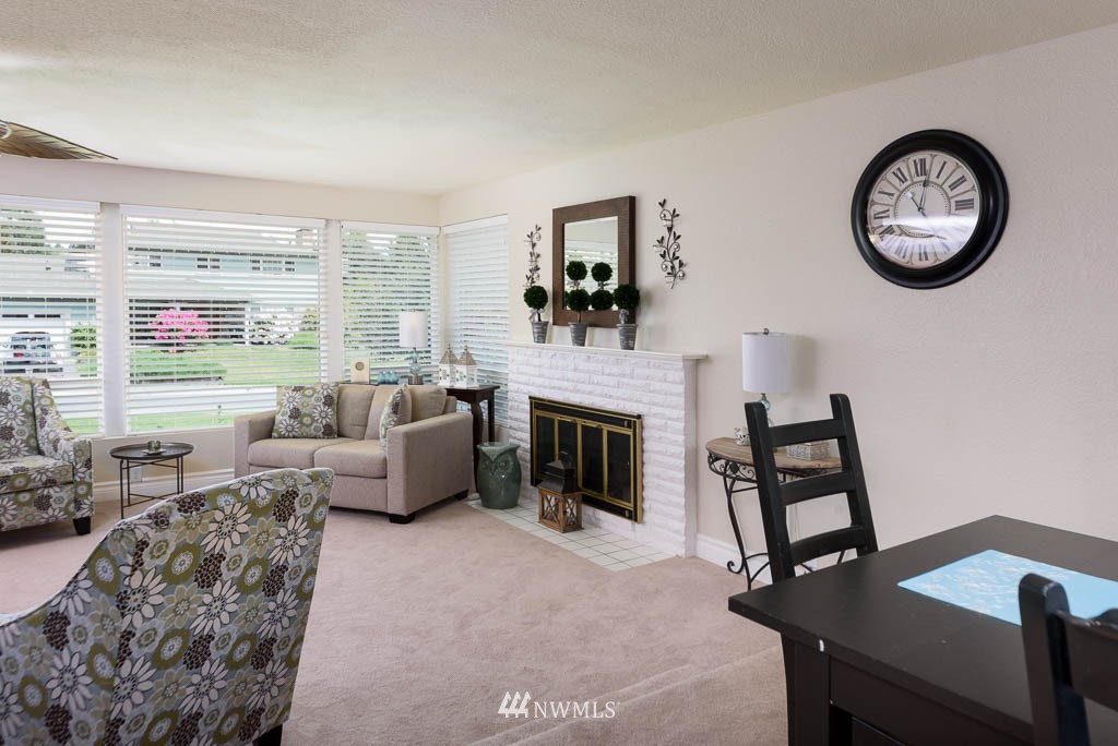 8951 Northeast 192nd Place Bothell, WA 98011 - Photo 6 of 23 Gallery Image 6