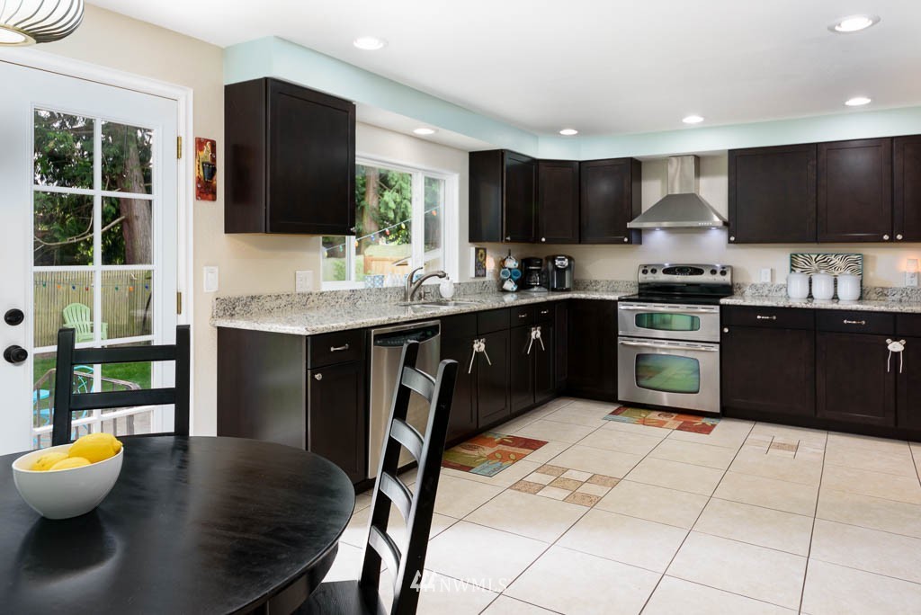 8951 Northeast 192nd Place Bothell, WA 98011 - Photo 8 of 23 Gallery Image 8