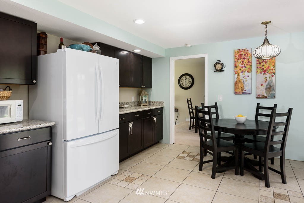8951 Northeast 192nd Place Bothell, WA 98011 - Photo 10 of 23 Gallery Image 10