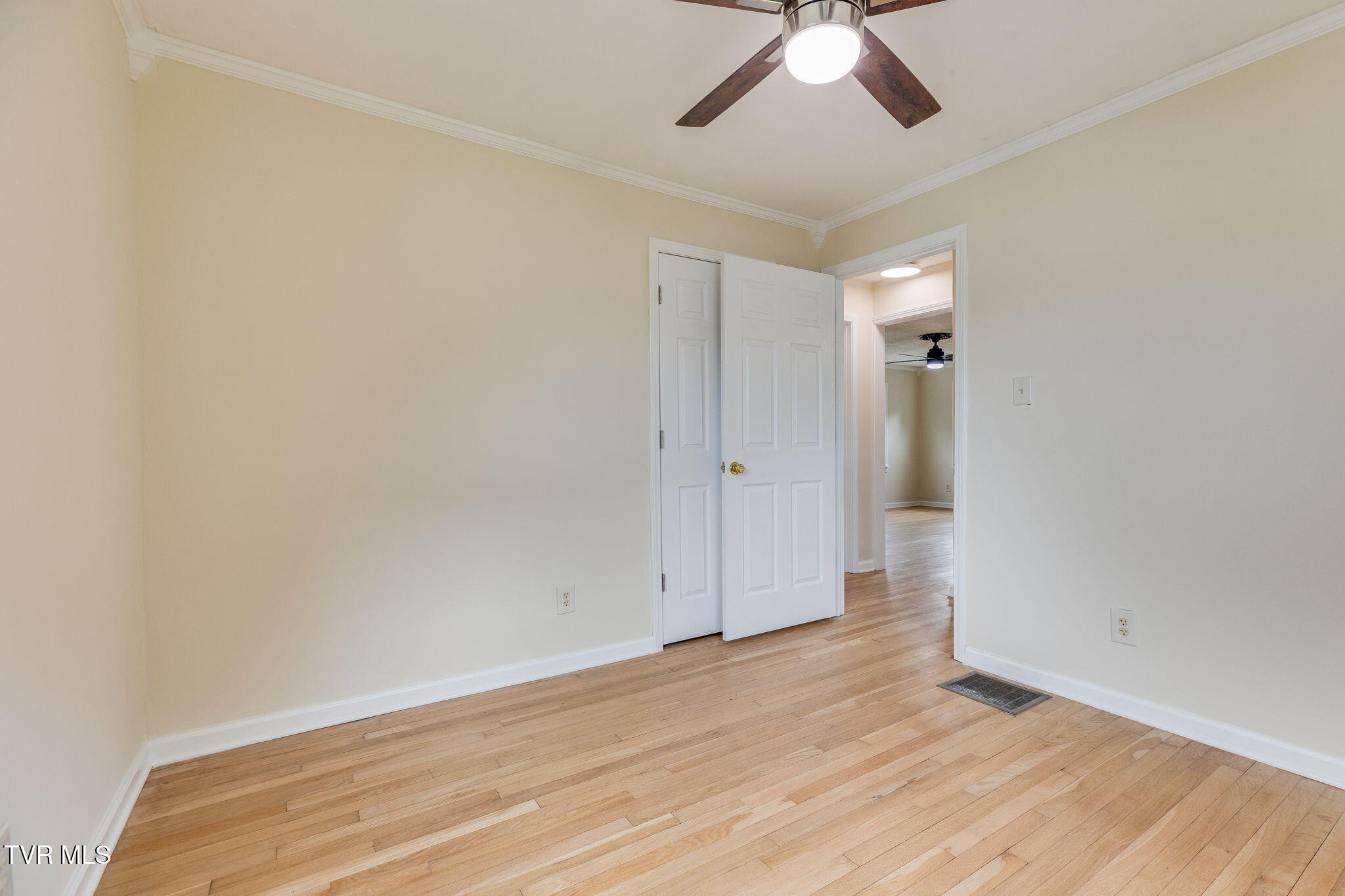1018 Broad Street Elizabethton, TN 37643 - Photo 15 of 25 015