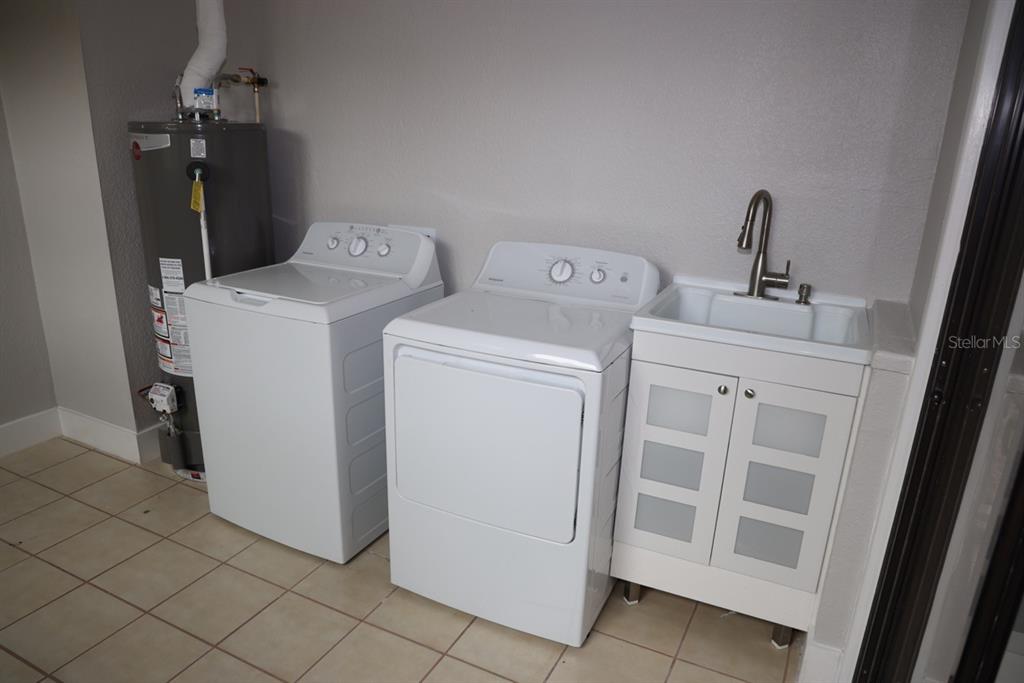 179 Alder Court Altamonte Springs, FL 32714 - Photo 26 of 77 a utility room with dryer and washer