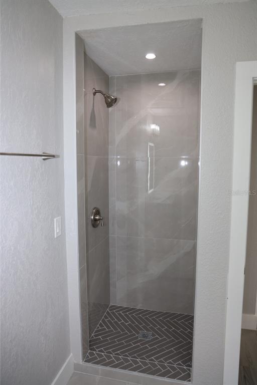 179 Alder Court Altamonte Springs, FL 32714 - Photo 44 of 77 a bathroom with a glass shower door