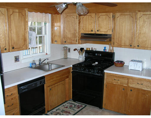 39 Mountain Road Burlington, MA 01803 - Photo 5 of 14 Gallery Image 5