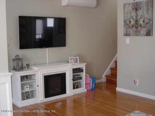 330 Willowbrook Road Staten Island, NY 10314 - Photo 4 of 16 2005-04-18 002 006