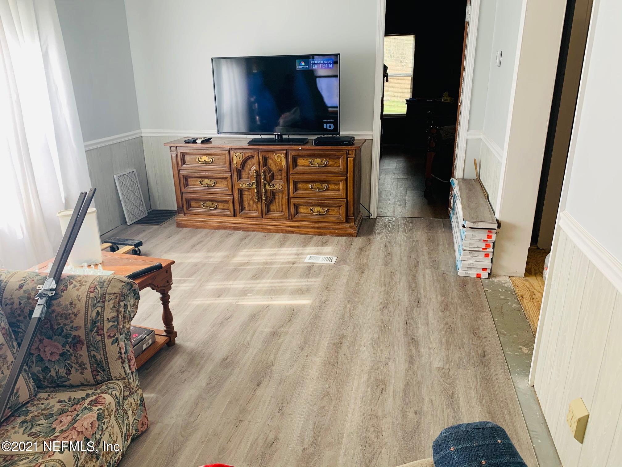 1418 Co Road Crescent City, FL 32112 - Photo 17 of 30 Living Room