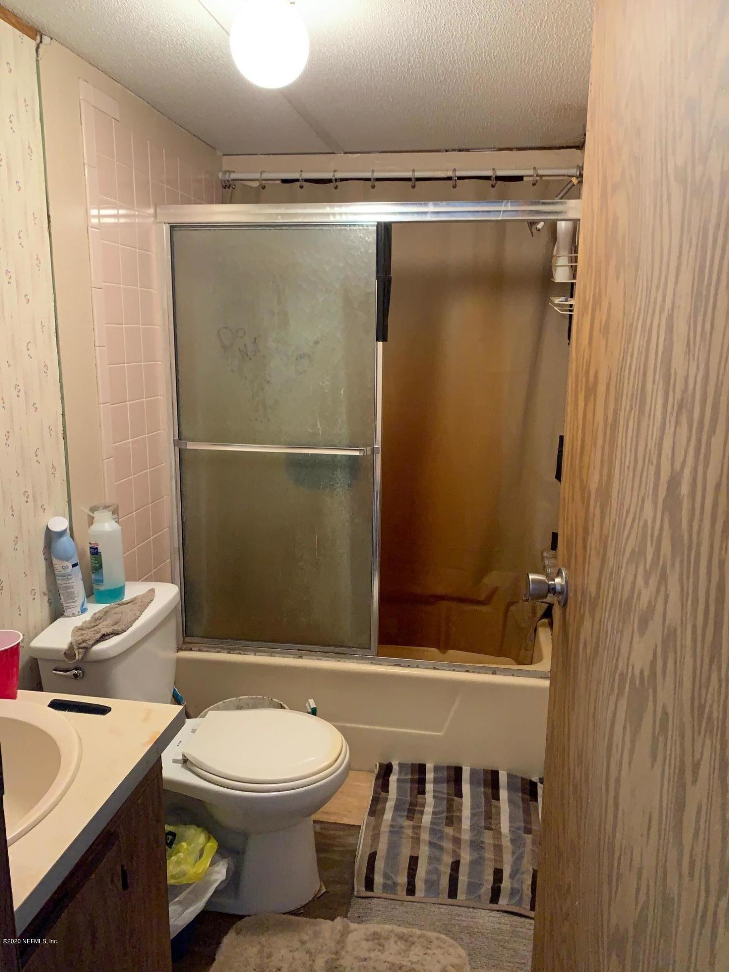 1418 Co Road Crescent City, FL 32112 - Photo 27 of 30 Guest bath