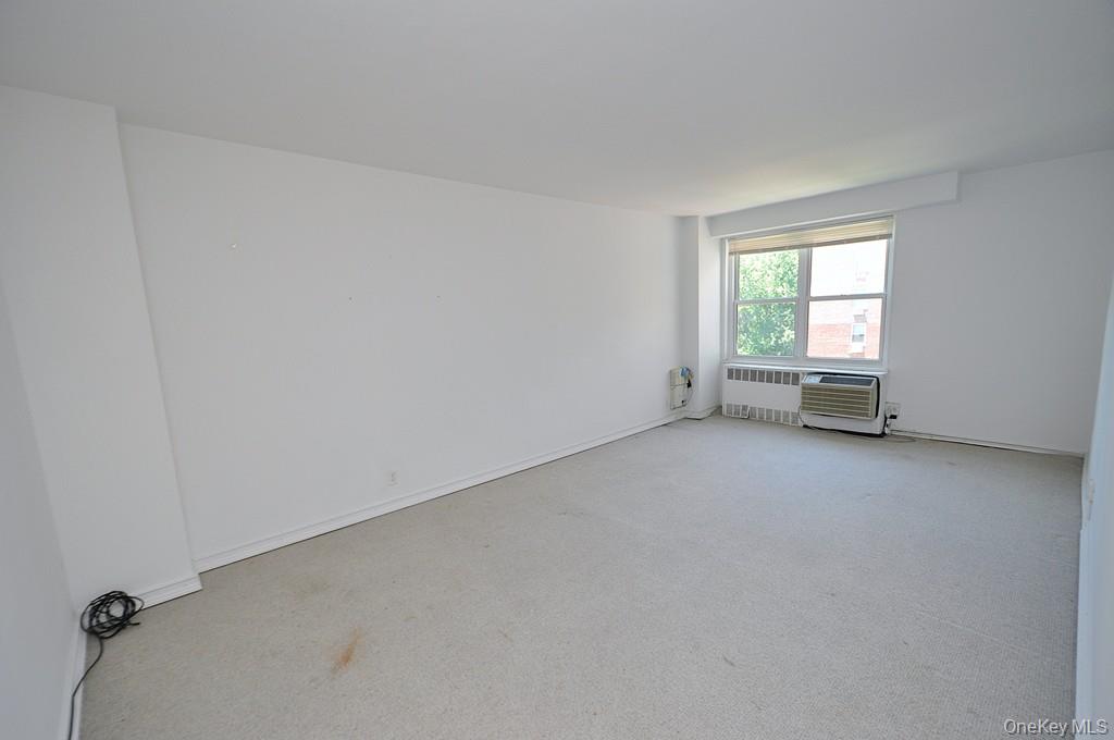 281 Garth Road, Unit B6D Scarsdale, NY 10583 - Photo 4 of 35 The living room has covered parquet floors, Western exposures. The living area is approx. 20'-11" x 11'-7"