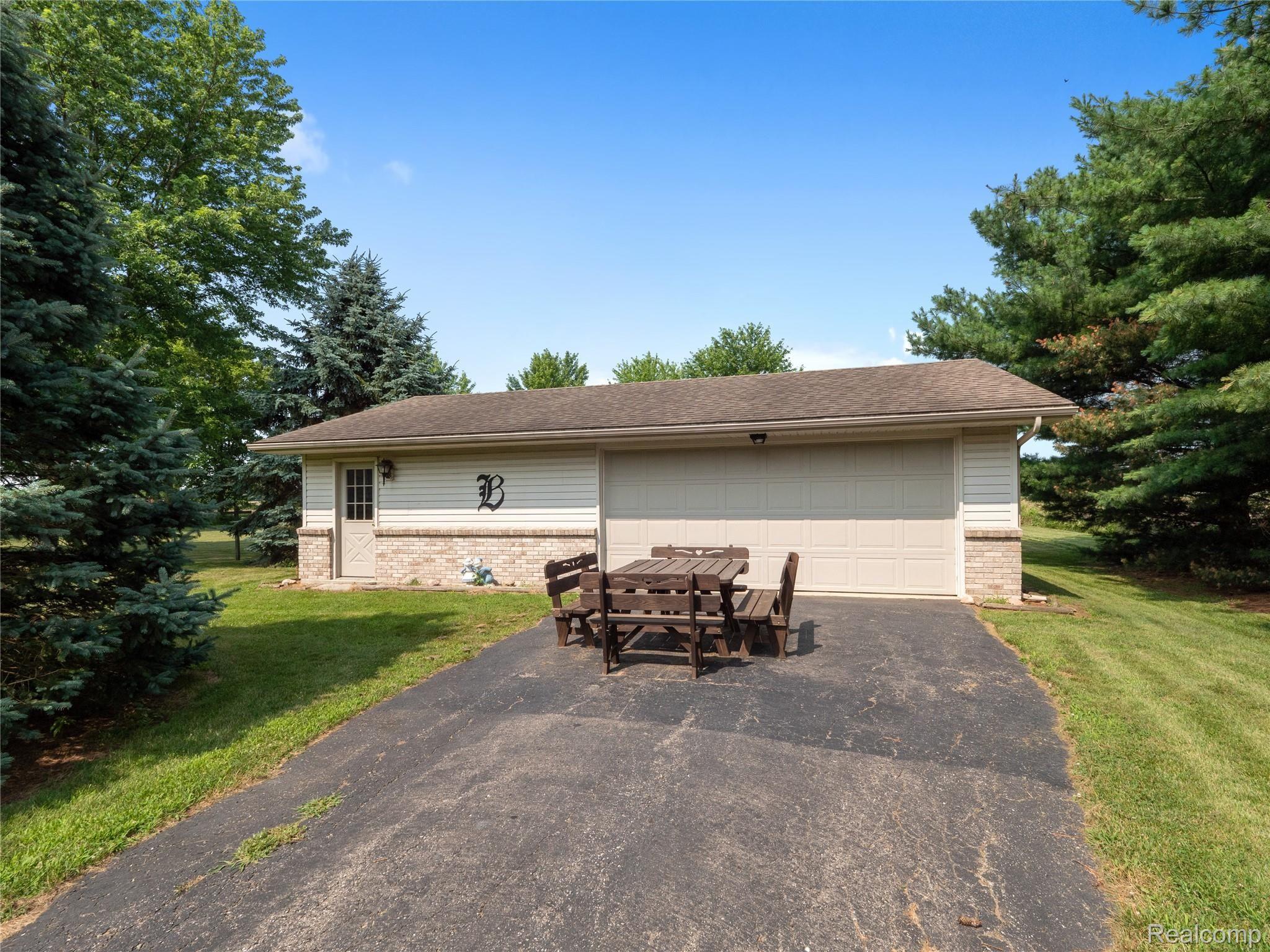 9987 Steffas Road Maybee, MI 48159 - Photo 11 of 47 Additional 3 car garage
