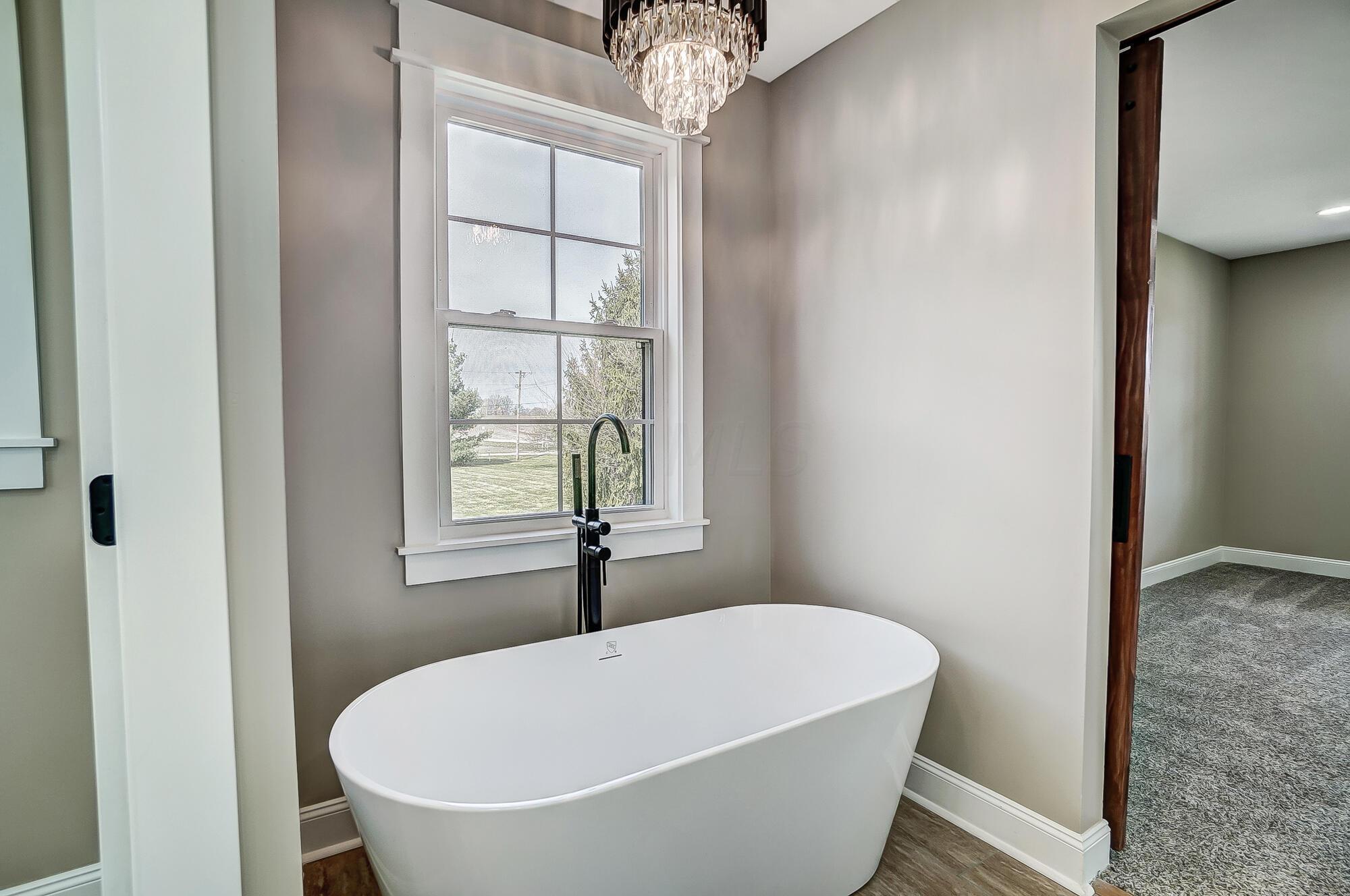 4453 Pleasantville Road Northwest Carroll, OH 43112 - Photo 31 of 87 Owner Suite-Private Bath - 4453 Pleasantville Road, Carroll, OH 43112