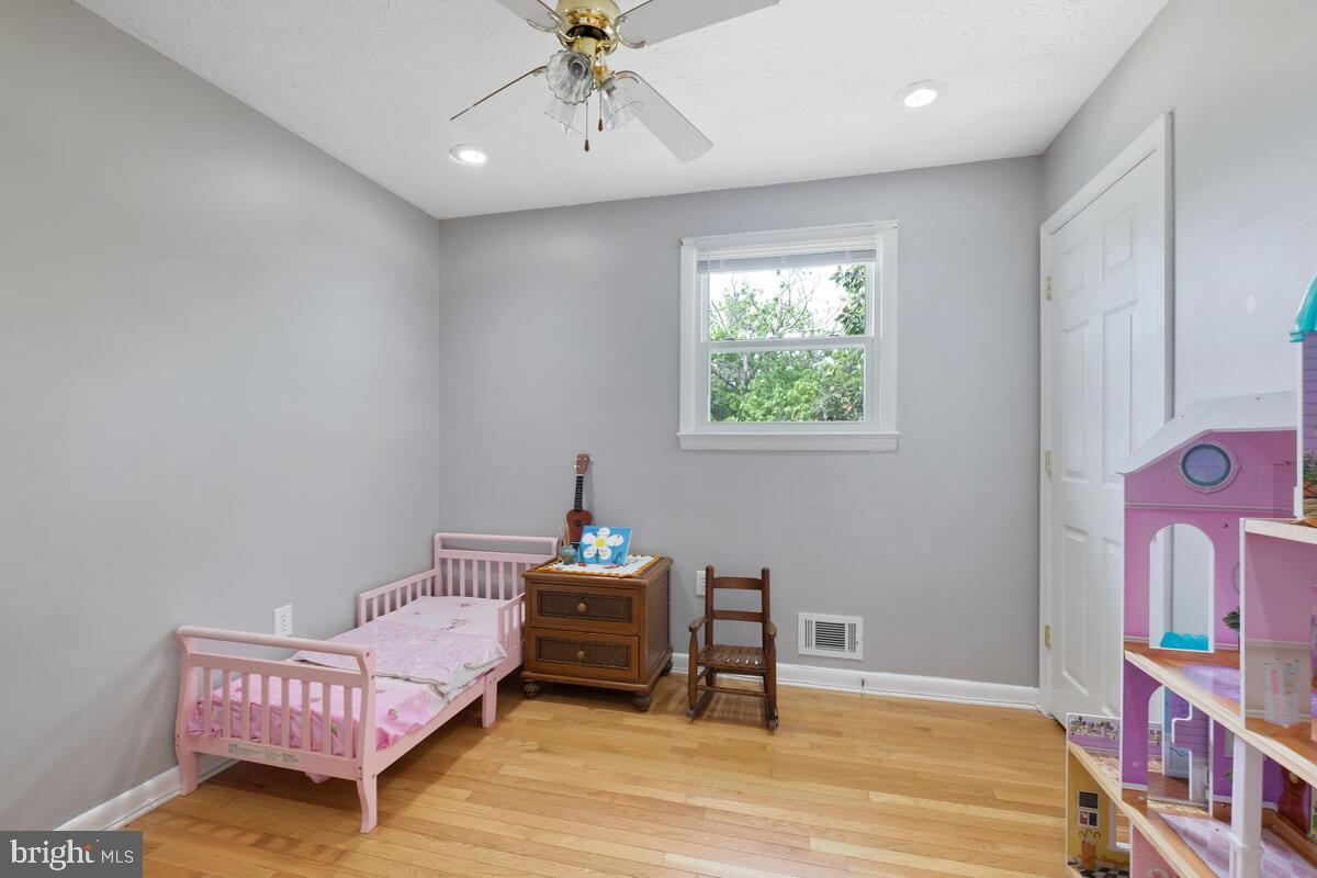 12900 Glynis Road Clinton, MD 20735 - Photo 14 of 38 a living room with furniture and a window