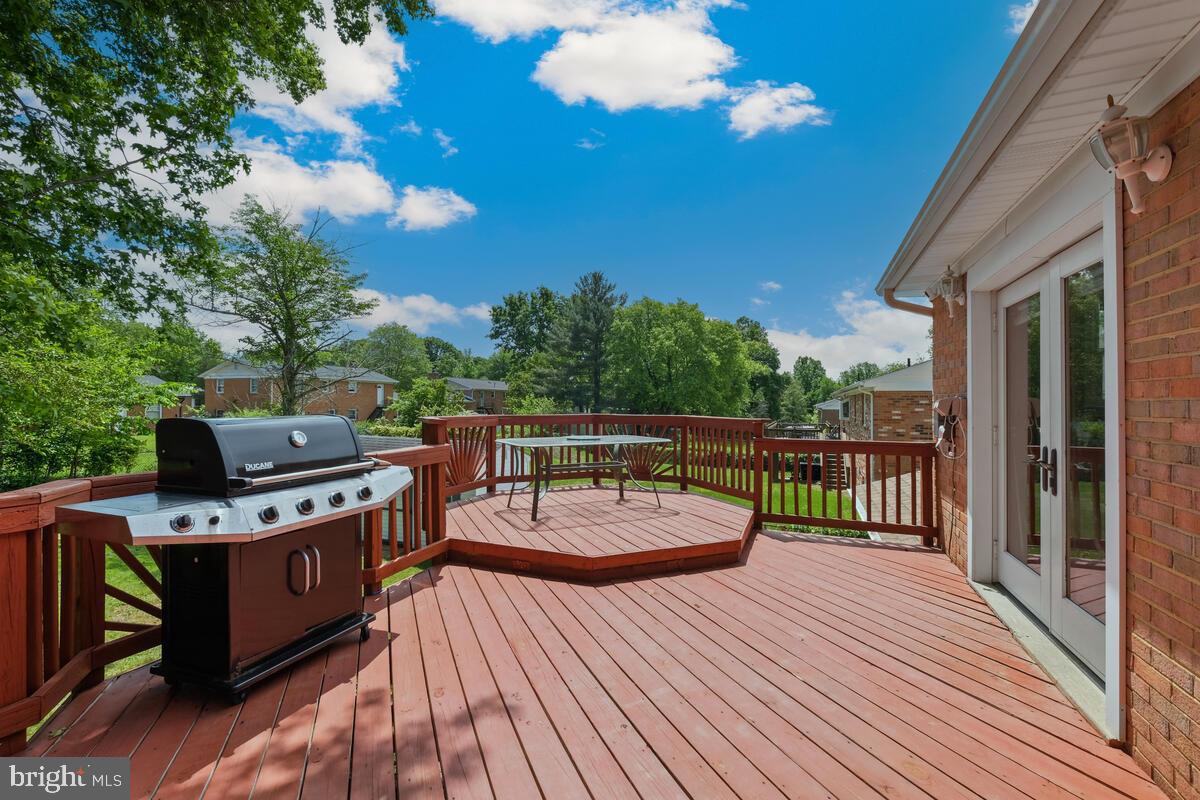 12900 Glynis Road Clinton, MD 20735 - Photo 35 of 38 a balcony with wooden floor table and chairs