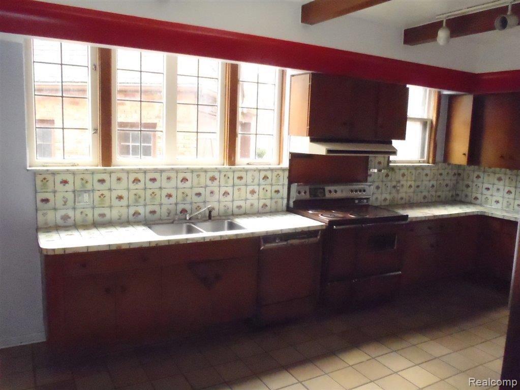 19451 Canterbury Road Detroit, MI 48221 - Photo 12 of 15 2-1-12_RON 114.jpg