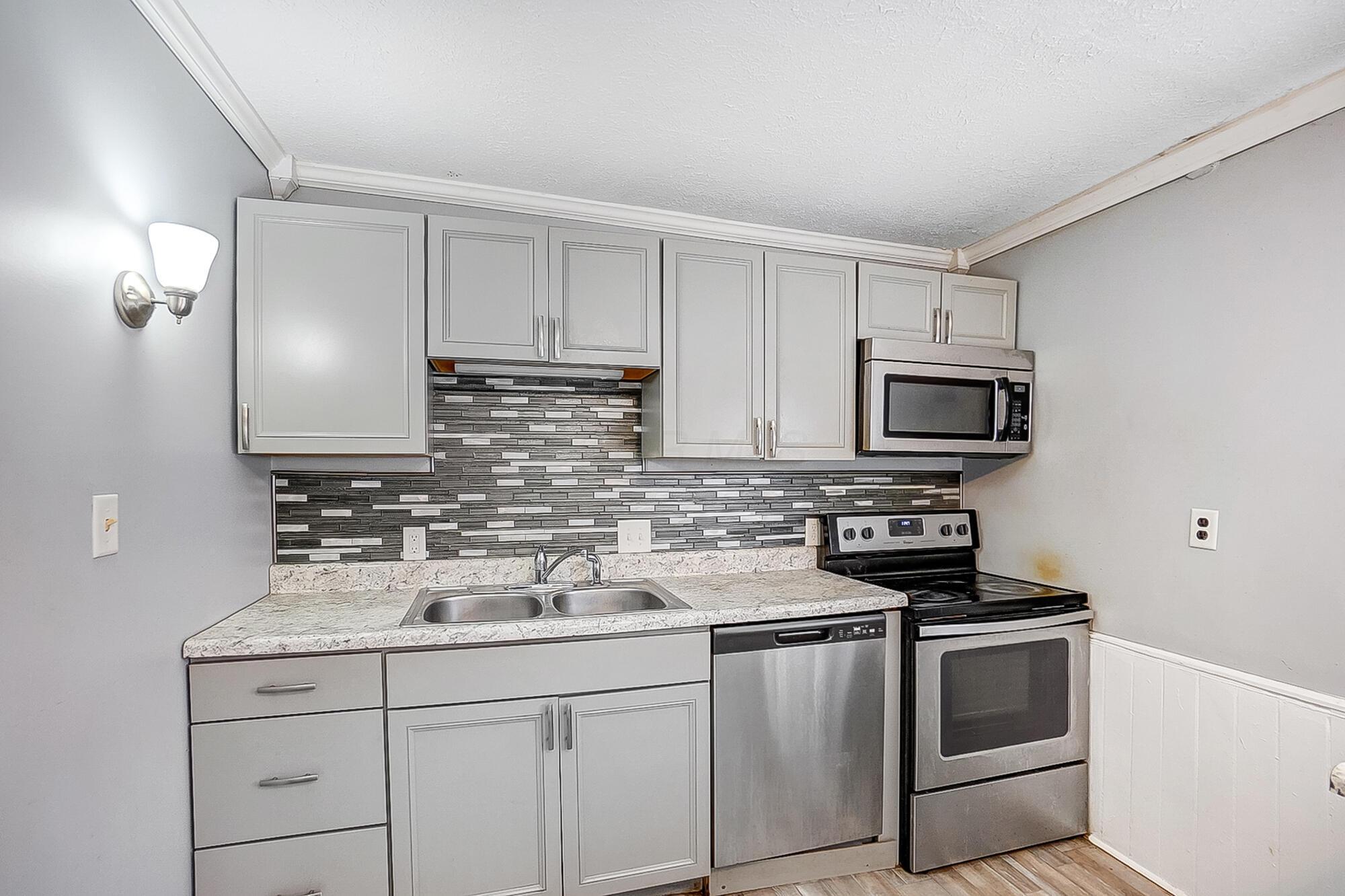 738 South Center Street Springfield, OH 45506 - Photo 10 of 41 022