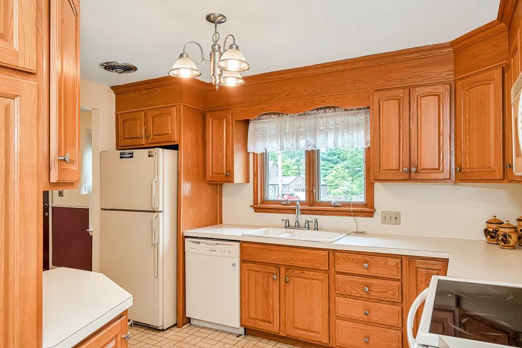 55 Porter Road East Longmeadow, MA 01028 - Photo 6 of 38 Gallery Image 6