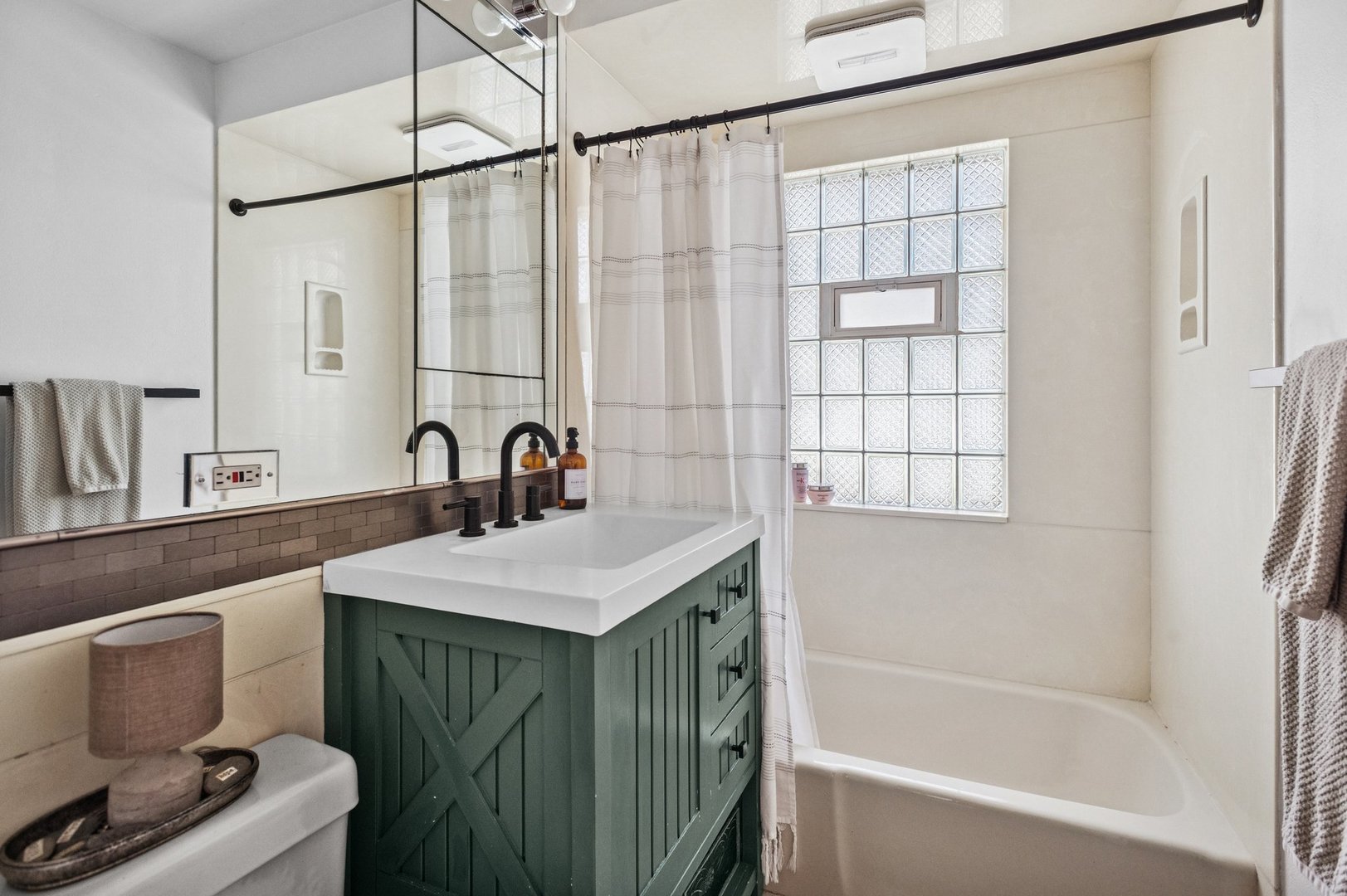 107 Parkview Road Glenview, IL 60025 - Photo 13 of 20 Gallery Image 13