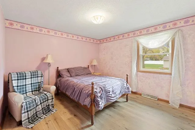 $400,000 | 1187 Jackson Street, Shakopee, MN 55379